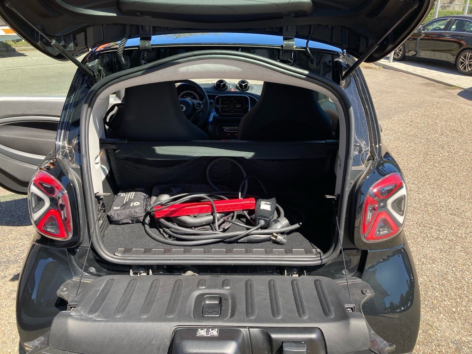 Fahrzeugabbildung Smart smart EQ fortwo Exclusive*Pano*Kamera*PDC*LED*22