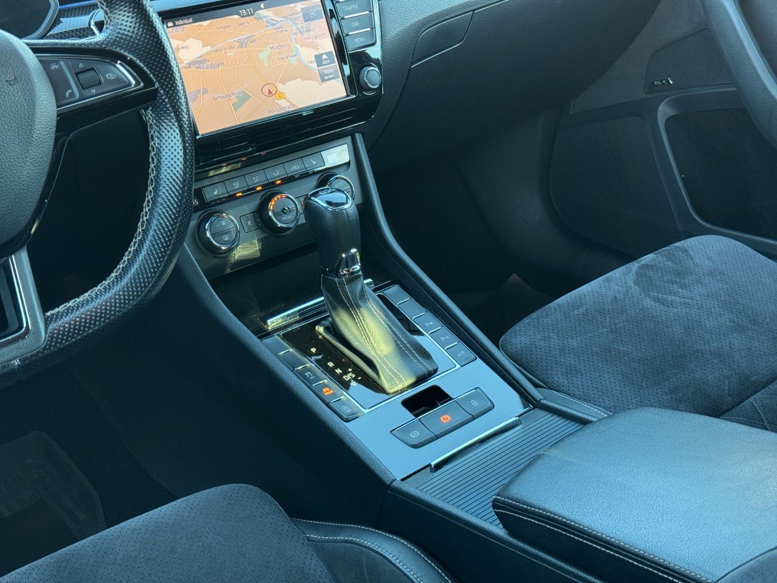 Fahrzeugabbildung SKODA SUPERB COMBI SPORTL 2.0TDI ACC MEMORY CANTON