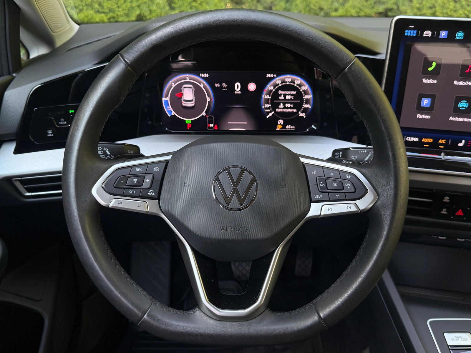 Fahrzeugabbildung Volkswagen Golf Lim. 2.0 TDI DSG Goal LED+KAM+ACC+SHZ+CARPL