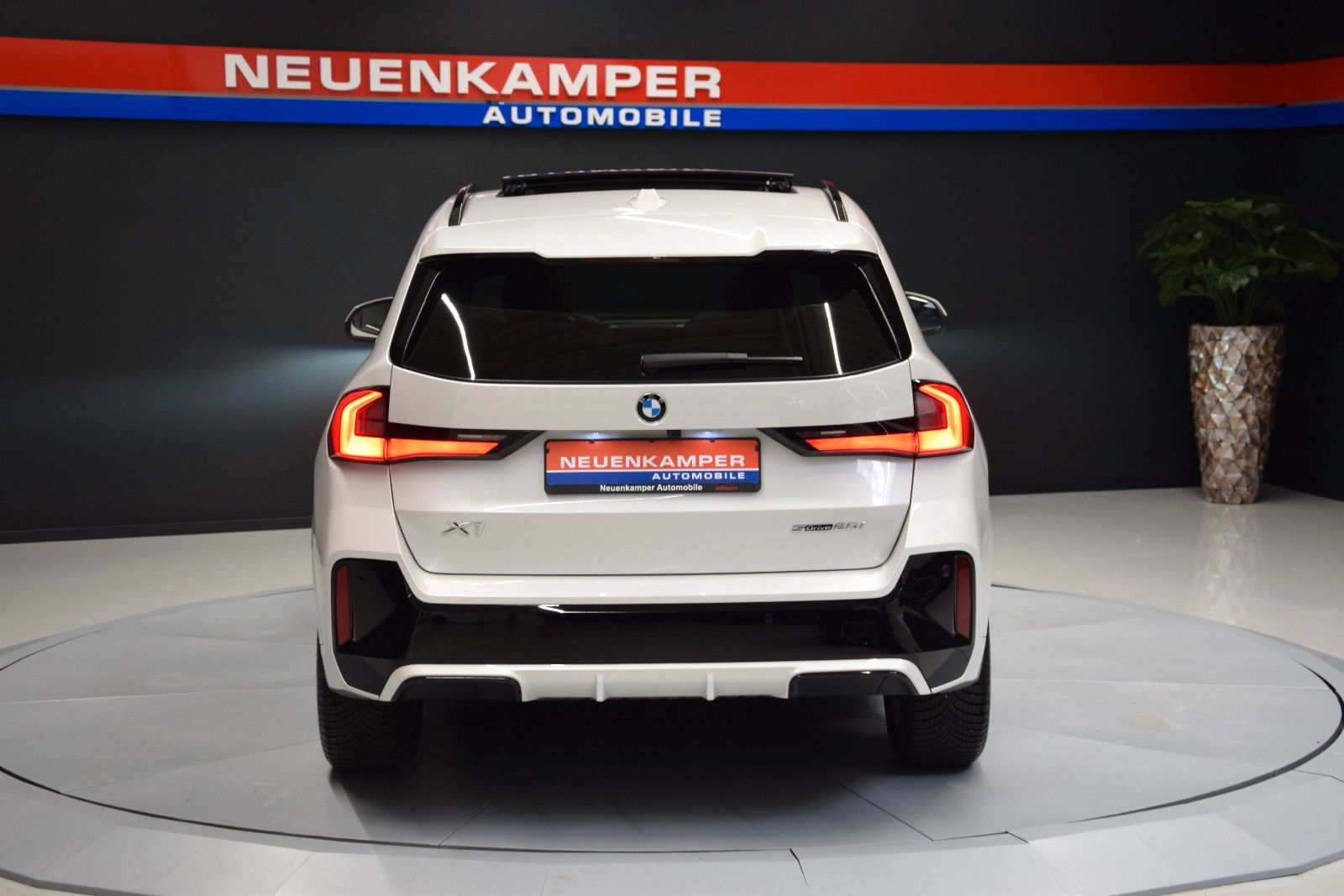Fahrzeugabbildung BMW X1 20 i sDrive M Sport Leder Pano HuD h/k Memory