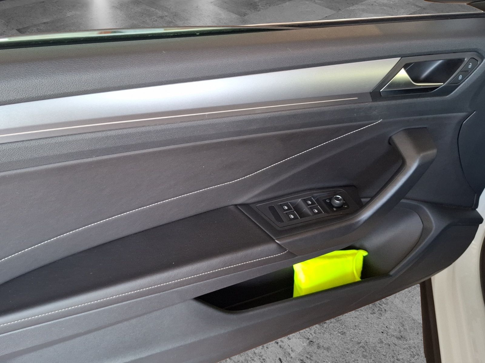 Fahrzeugabbildung Volkswagen T-Roc Cabriolet TSI Style LEDplus Navi AID ACC R