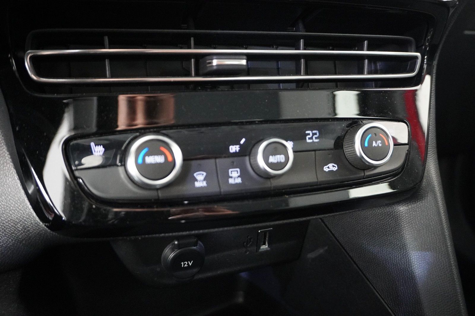 Fahrzeugabbildung Opel Mokka ELEGANCE 1.2T NAVI/LED/KAMERA/SPORT/SH/DAB