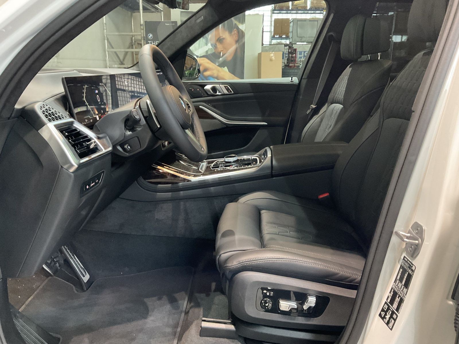 Fahrzeugeinzelansicht 11 Fahrzeugabbildung BMW X7 xDrive40d M Sport M Sportpaket HK HiFi DAB