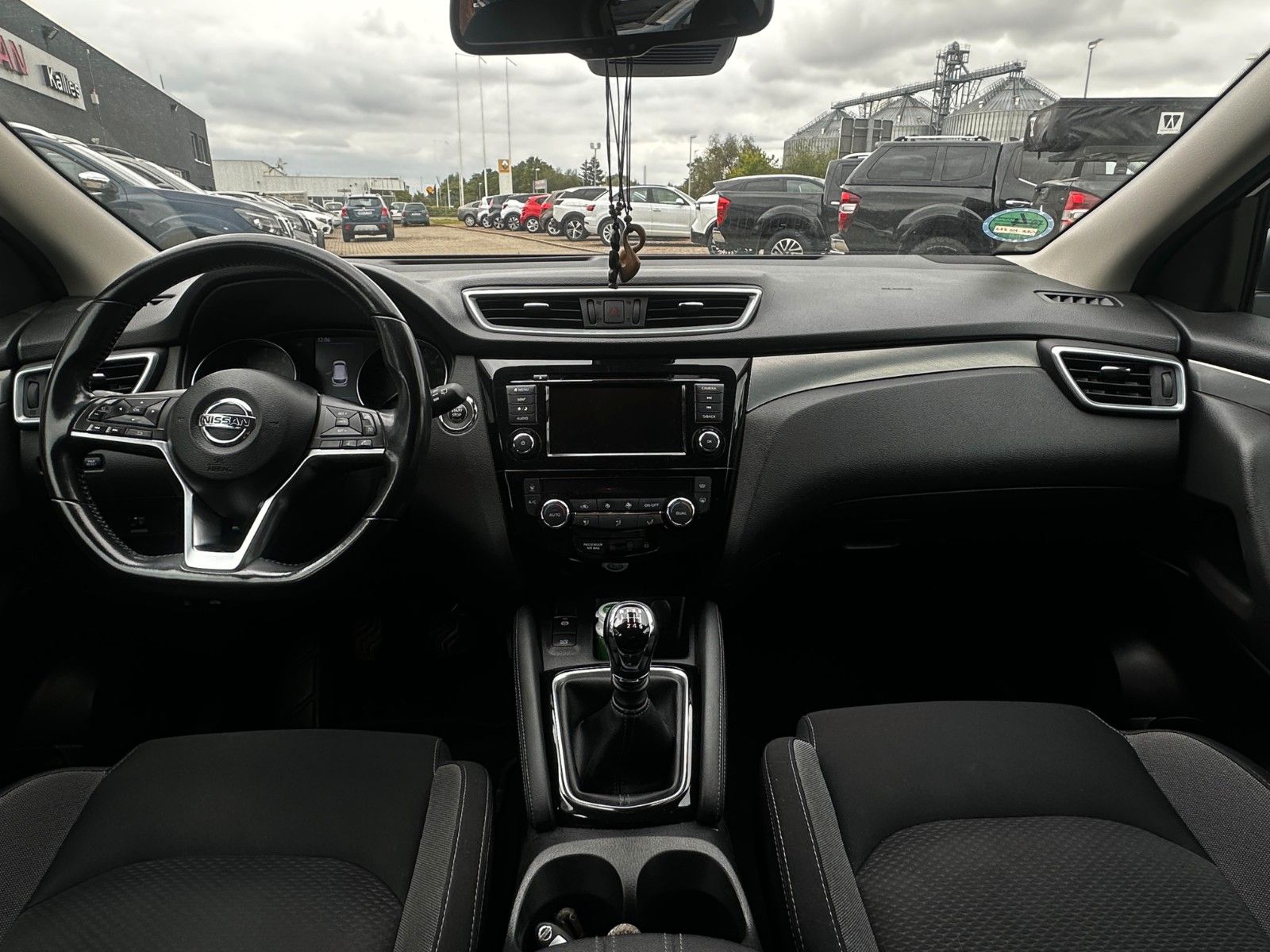 Fahrzeugabbildung Nissan Qashqai AHK / beh. FS/ Navigation / Alu