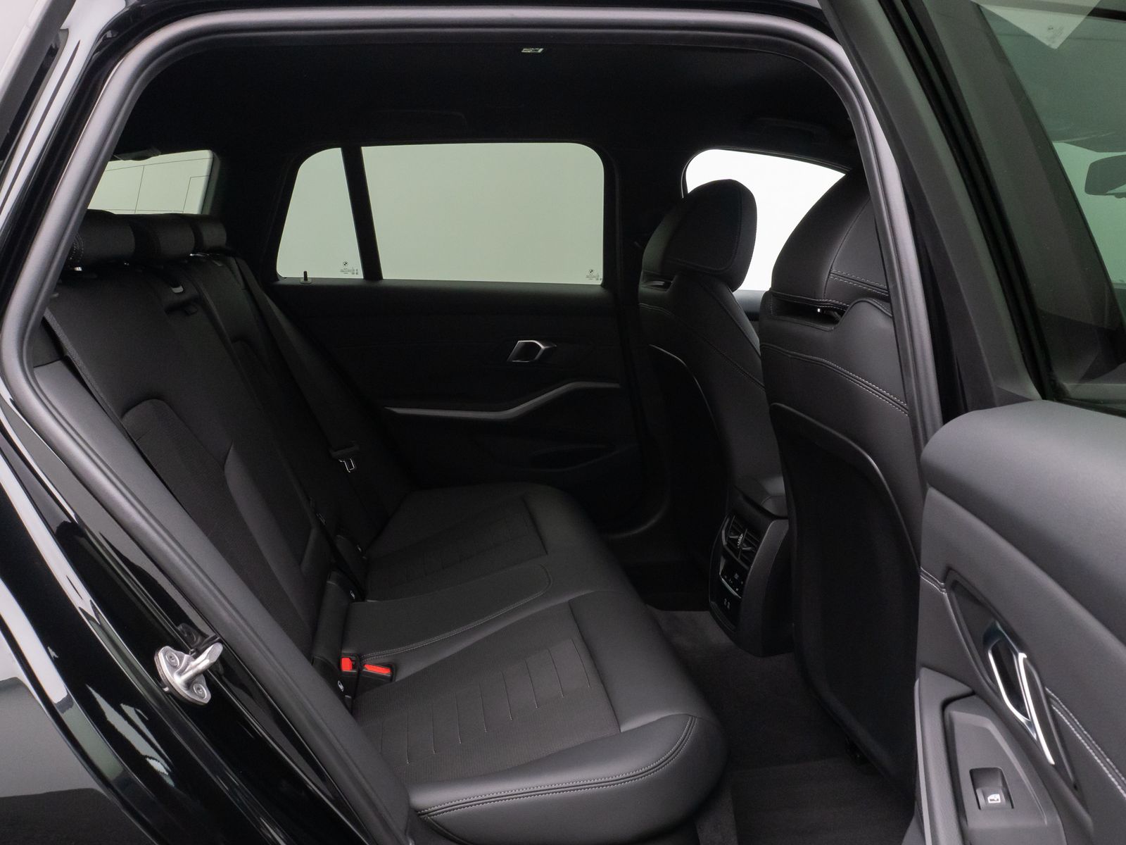 Fahrzeugabbildung BMW 318d Kamera HUD DAB ACC Komfort Alarm Sport
