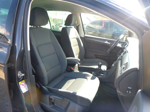 Fahrzeugabbildung Volkswagen Golf Sportsvan VII TSI >NAV/KAM/SHZ/PDC<
