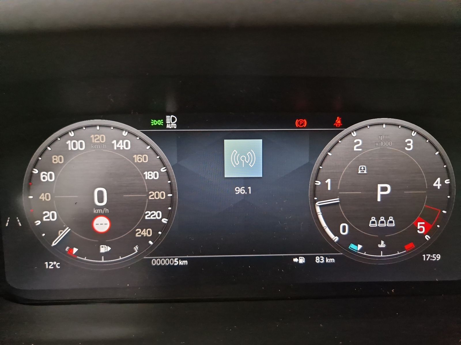 LAND ROVER Defender D250 X-Dynamic SE AHK Pano – Bild 16