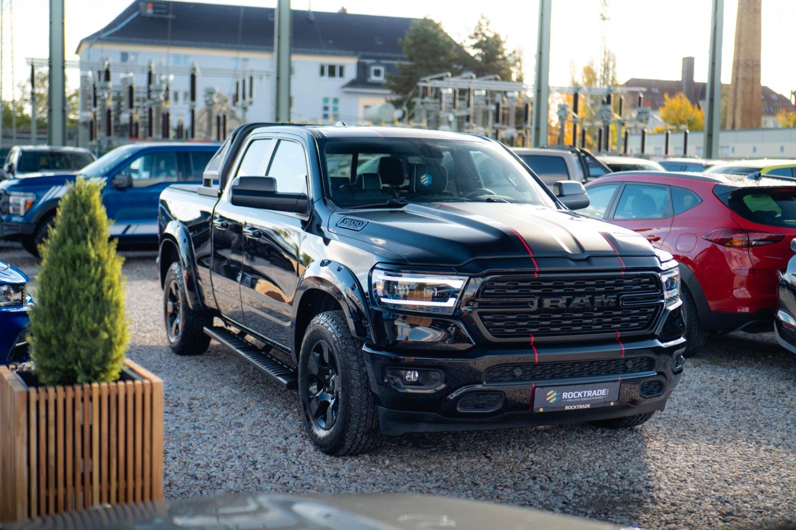 Fahrzeugabbildung Dodge RAM 5.7 V8 HEMI 4x4 OFFROAD Night-Paket LONGBED