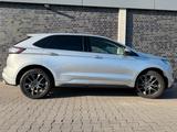 Ford Edge 2,0 l TDCi 4x4 Chekheft 210PS AHK - silberne Ford Edge