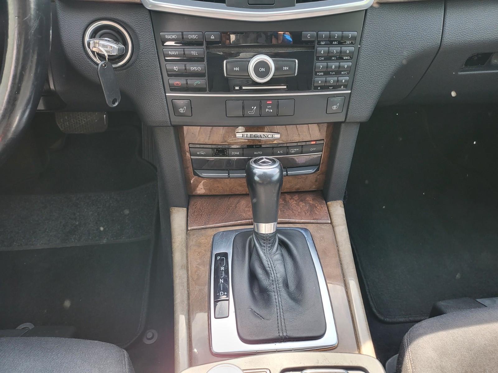 Mercedes-Benz E220 2011 — photo 24