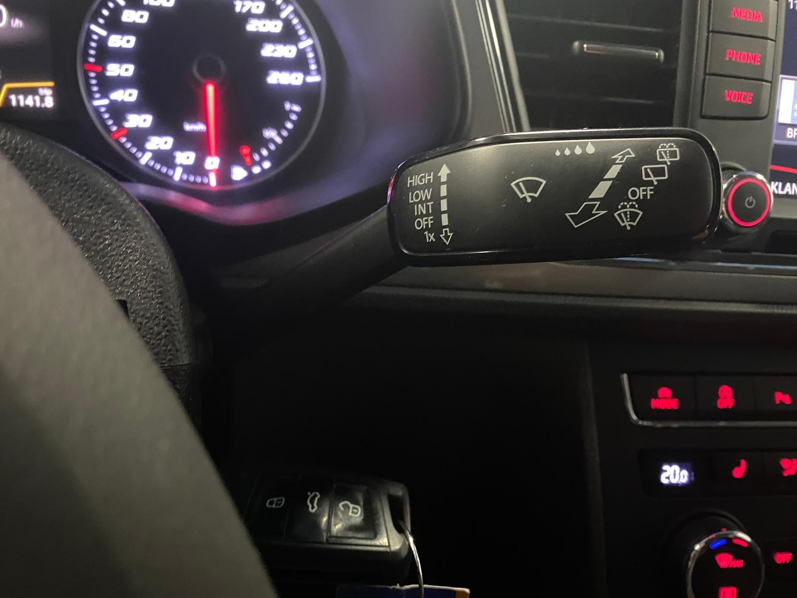 Fahrzeugabbildung SEAT Leon FR 2.0 TDI 184PS+APP+19"+NAVI+SHZ+LED+PDC++