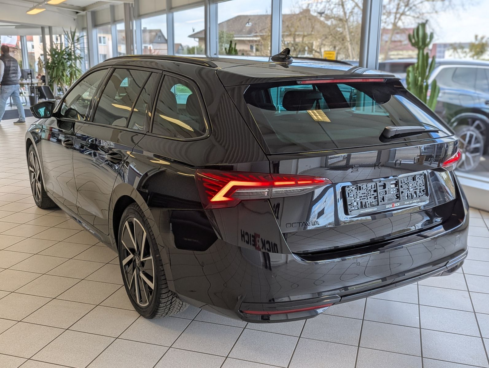 SKODA Octavia 2.0 TDI DSG Sportline Matix Assist+ 18" - Image 5