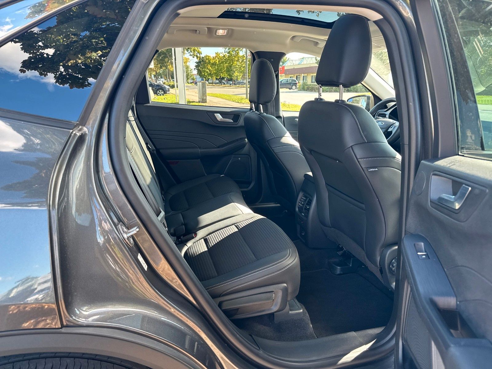Fahrzeugabbildung Ford Kuga Plug-In Titanium X, AHK, ACC-TEMPOMAT