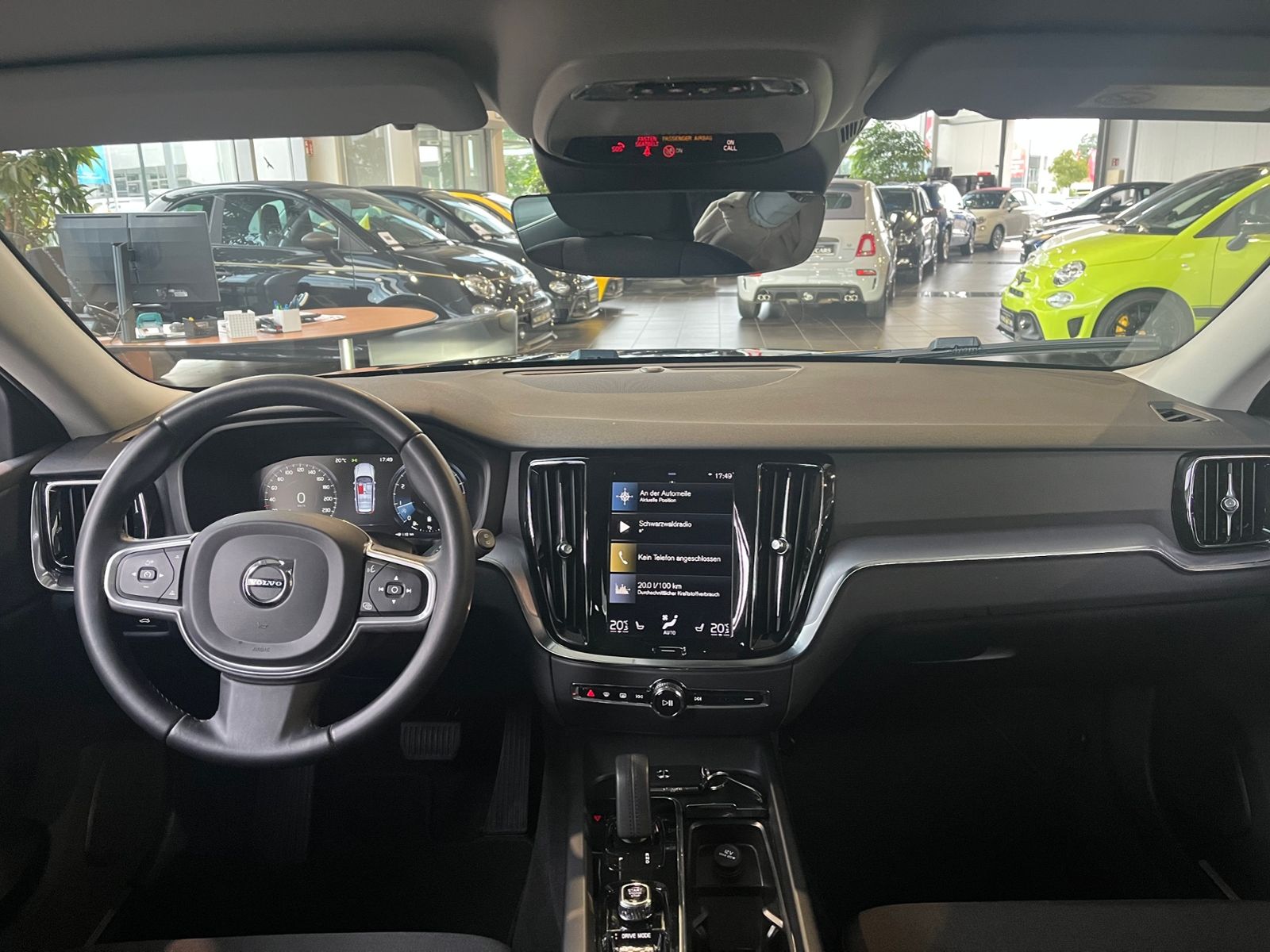 Fahrzeugabbildung Volvo V60 Kombi Momentum Pro LED NAVI ALU