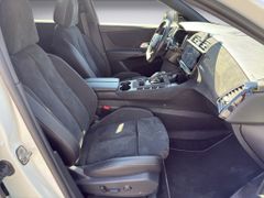 Fahrzeugabbildung DS Automobiles DS 7 Crossback 1.6 E-Tense 300 Performance Line