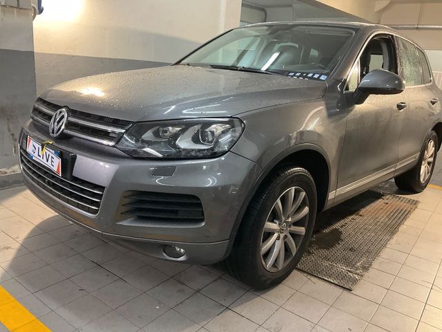 Volkswagen Touareg 4.2 TDI +BI-XENON+PANO+AHK+NAVI+LEDER+