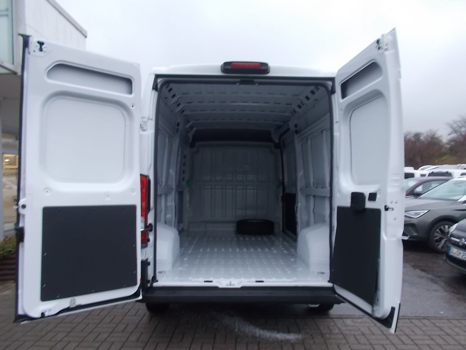Fahrzeugabbildung Fiat Ducato 35 L3H2 KAWA Blech 140 PS