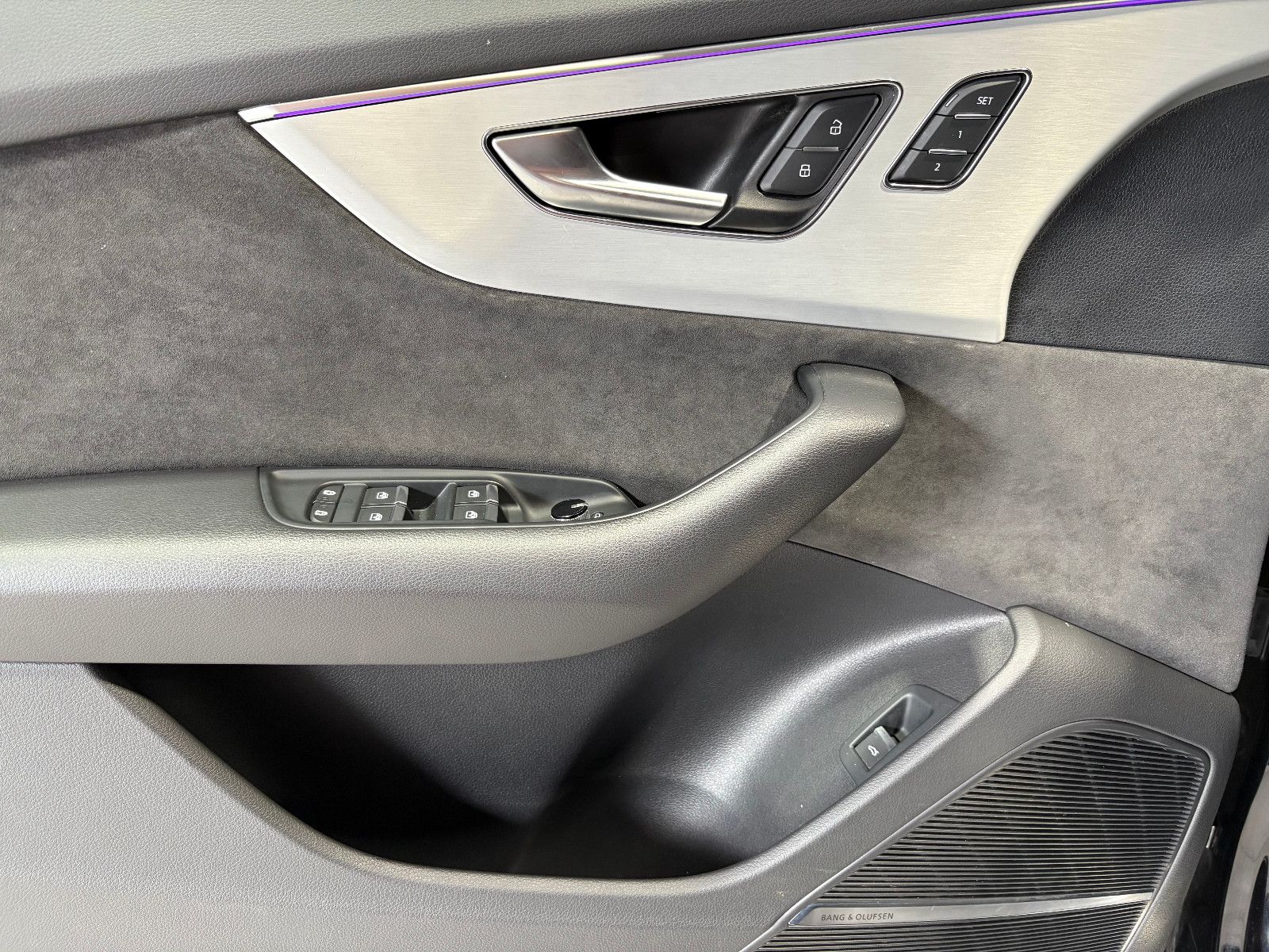 Fahrzeugabbildung Audi Q8 50 TDI quattro/PANO/NACHTSICHT/MEMORY/APPLE/