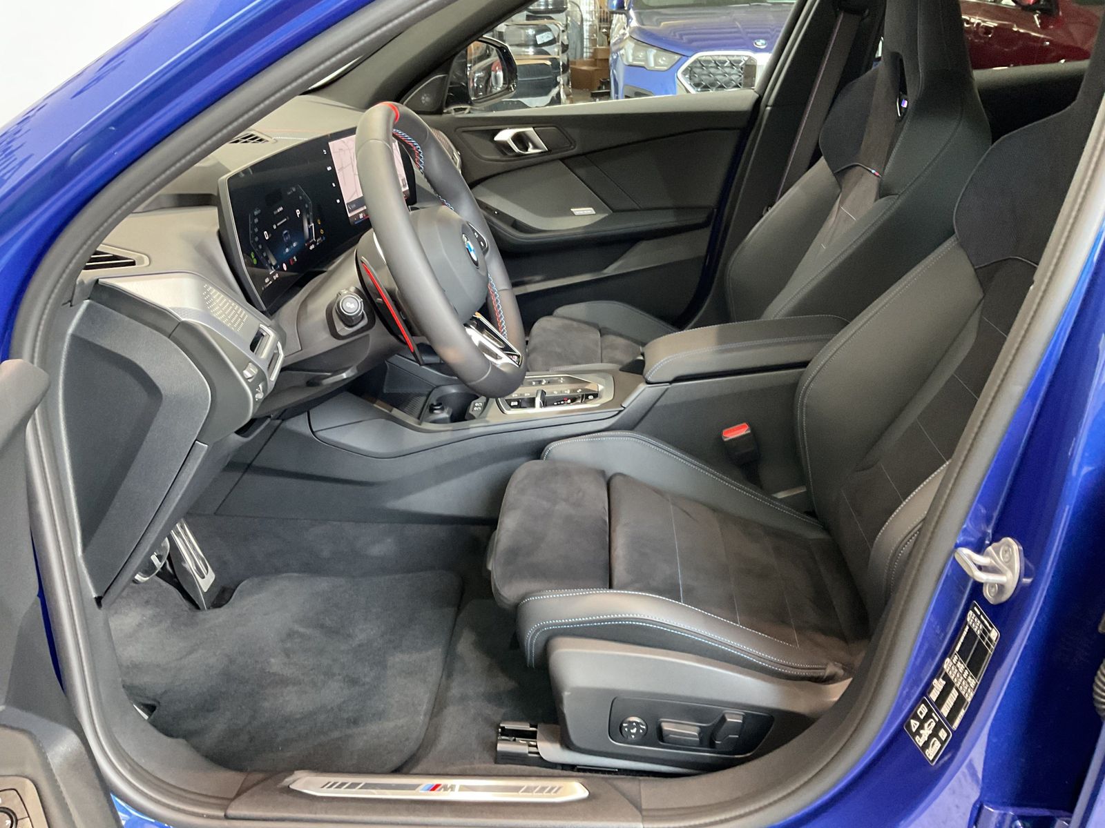 Fahrzeugabbildung BMW M135 xDrive Head-Up M Sportsitze AHK