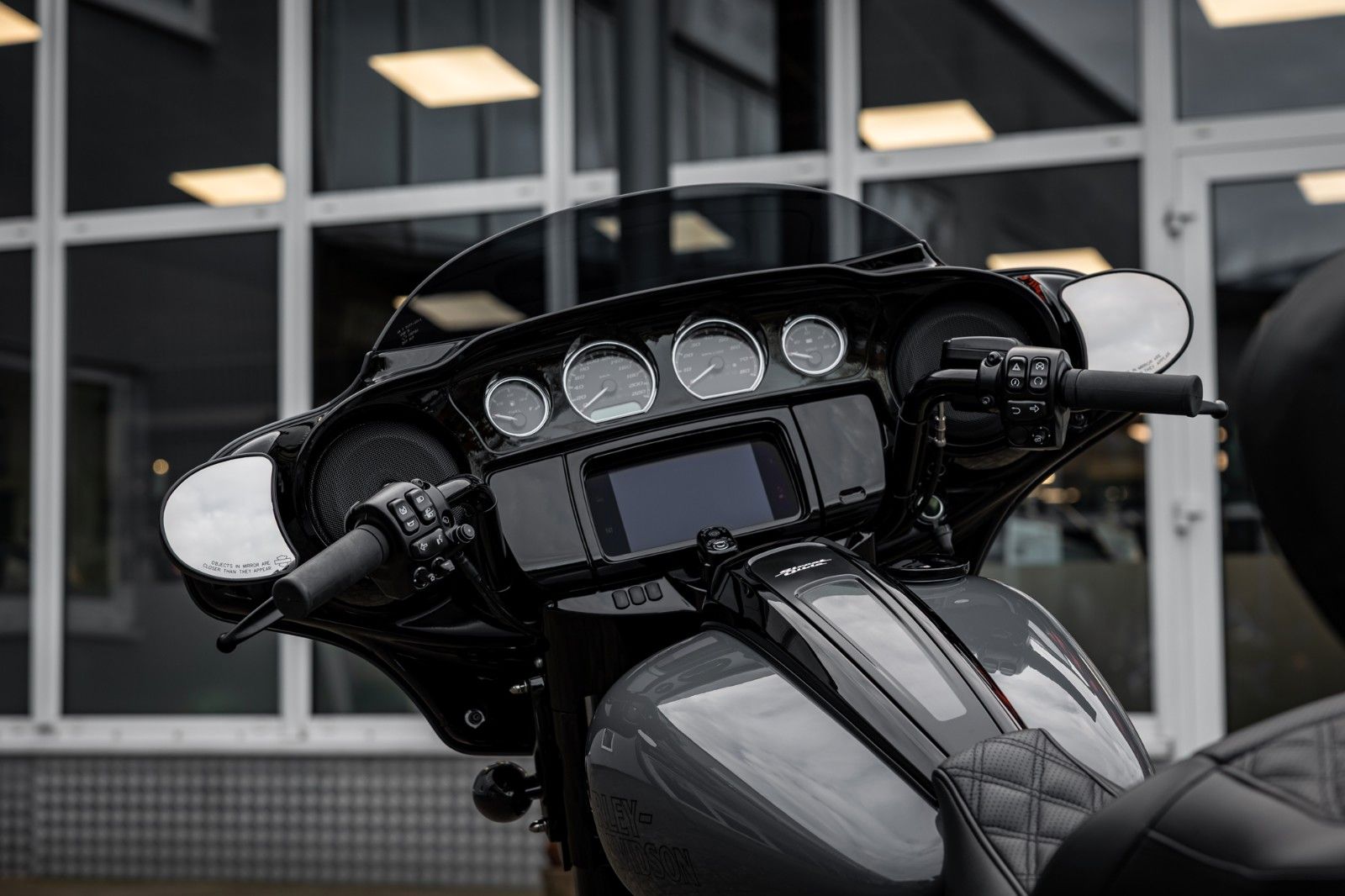 Fahrzeugabbildung Harley-Davidson FLHXST STREET GLIDE ST 117 - Jekill & Hyde -