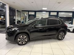PEUGEOT 2008 1.2 Allure/NAVI/SHZ/PANO/KLIMA/CARPLAY PEUGEOT 2008 1.2 Allure/NAVI/SHZ/PANO/KLIMA/CARPLAY
