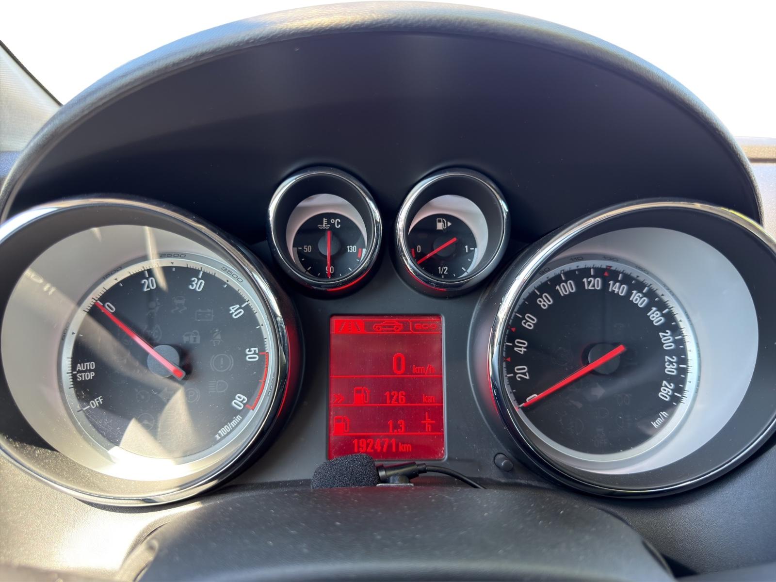 Opel Astra 2014 — photo 15