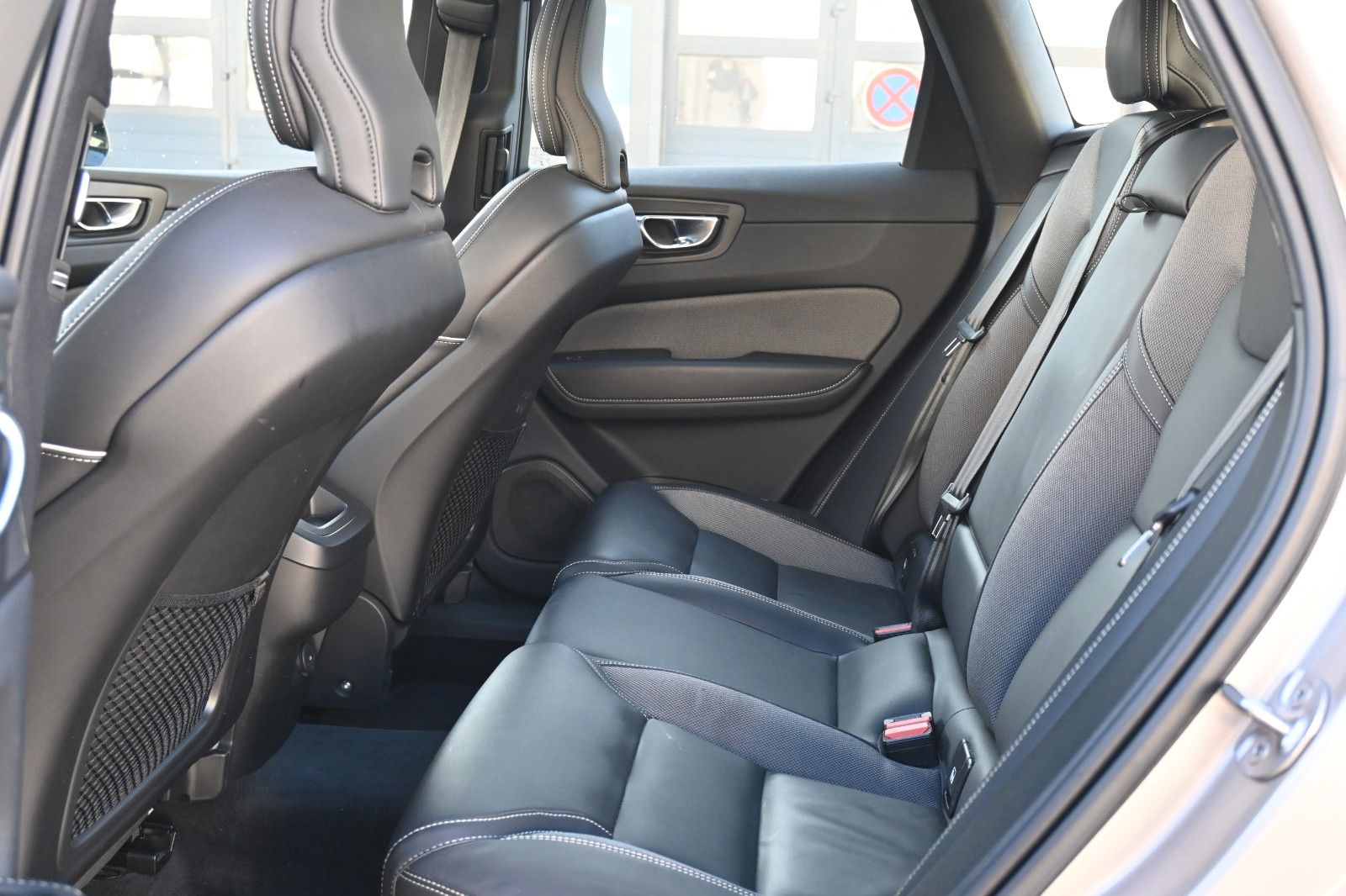 Fahrzeugabbildung Volvo XC60 B4 AWD Plus Dark*LED*PANO*STHZ*H&K*360°*AHK