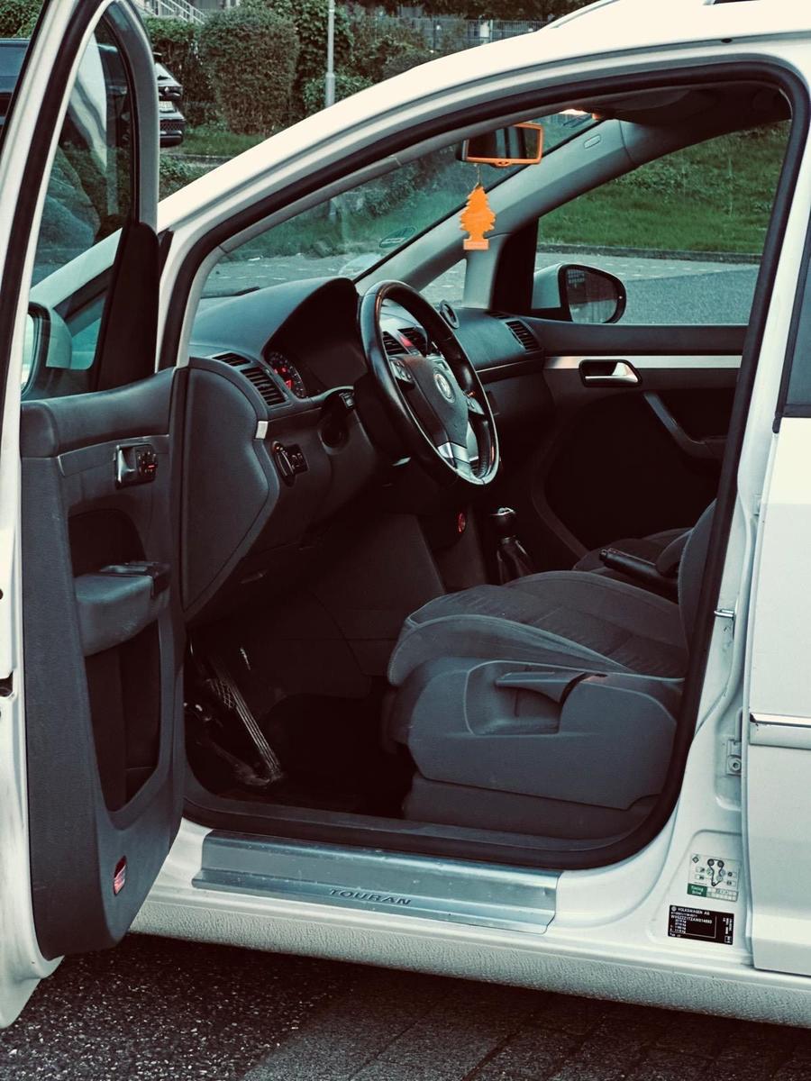 Volkswagen Touran 2009 — photo 11