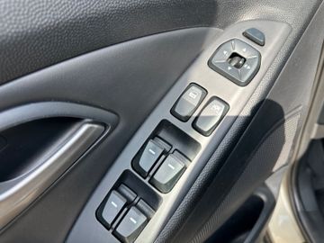 Fahrzeugabbildung Hyundai ix35 2.0 Style 2WD*Keyless*PDC*AHK*Bluetooth*