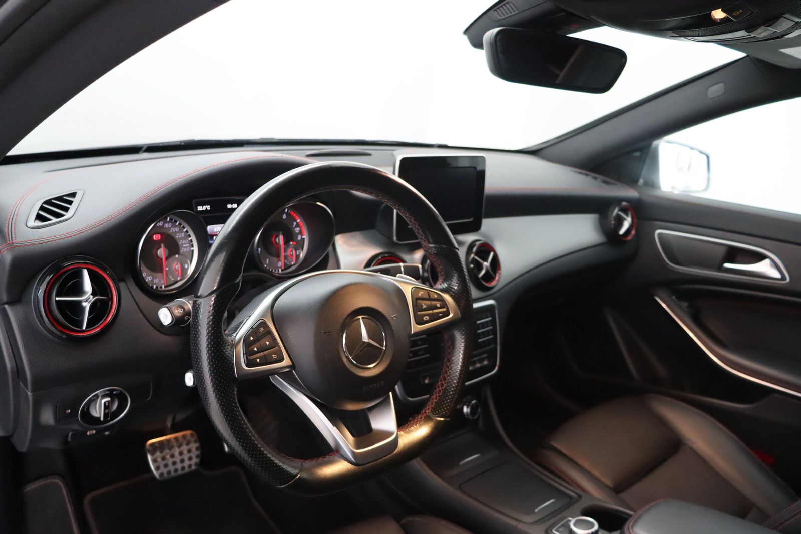 Fahrzeugabbildung Mercedes-Benz CLA 250 Shooting Brake Sport 4Matic