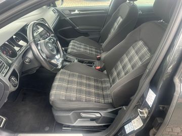 Volkswagen Golf - 10