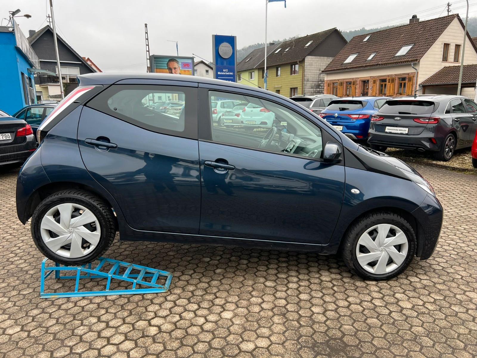Toyota Aygo AYGO x KLIMA/KAMERA/TEMPOMAT