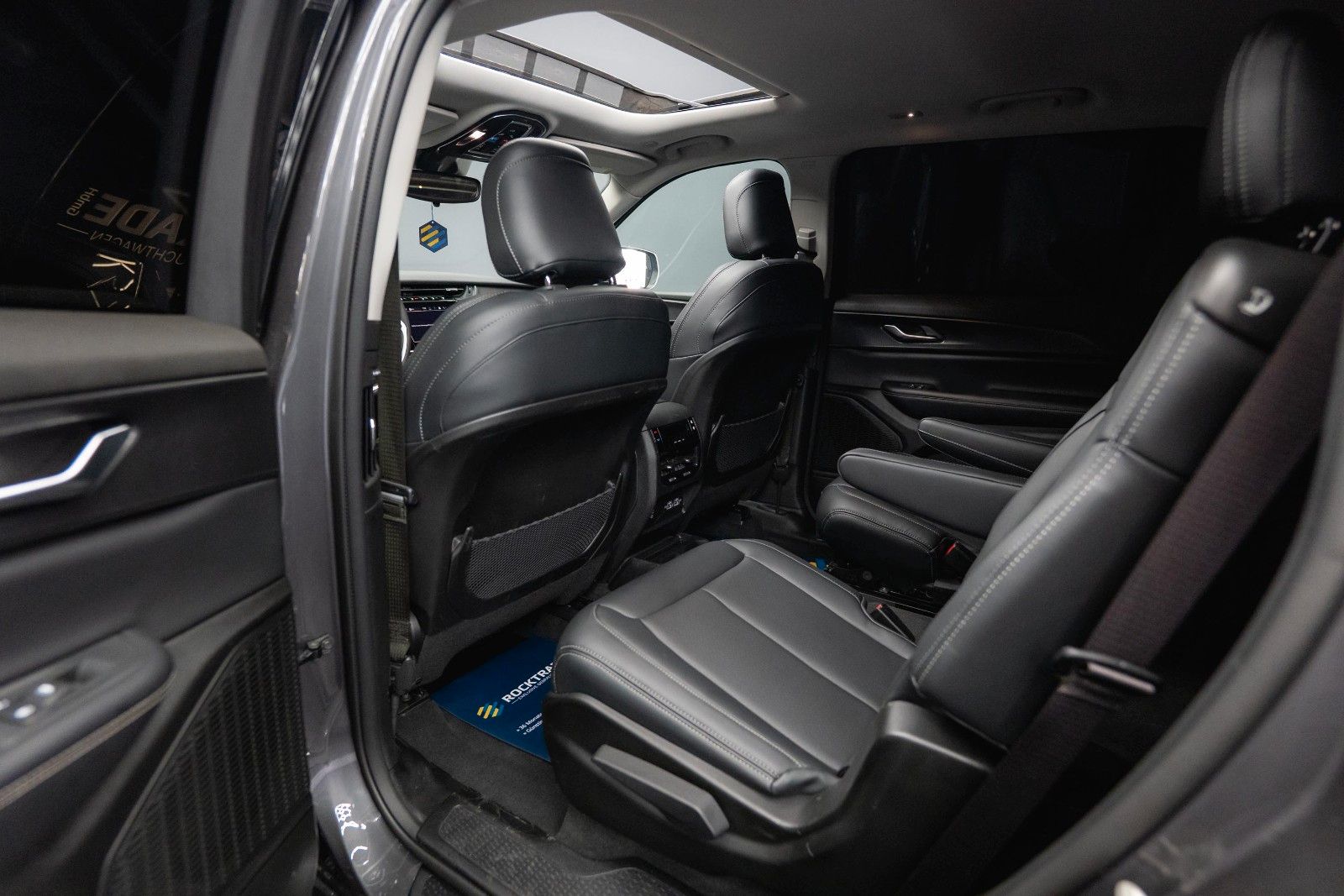 Fahrzeugabbildung Jeep Grand Cherokee 3.6 4x4 LAREDO L ACC Kamera 19%