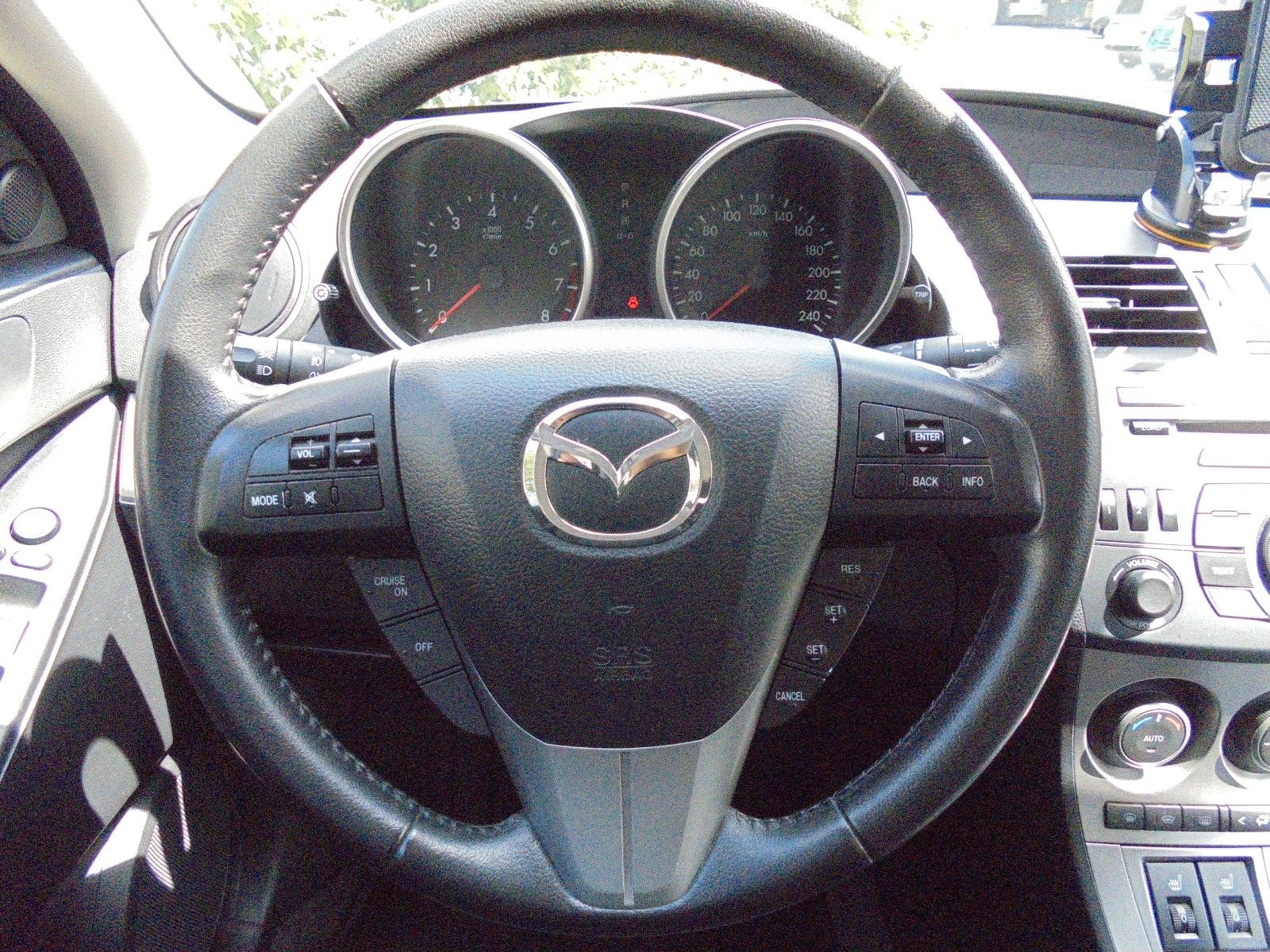 Fahrzeugabbildung Mazda 3 Lim. Exclusive-Line Automatik/Klima/Shz/PDC/