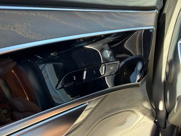 Audi A8 60 TFSI e quattro+AWS+4xe.Sitze+SCA+SBL+HUD++