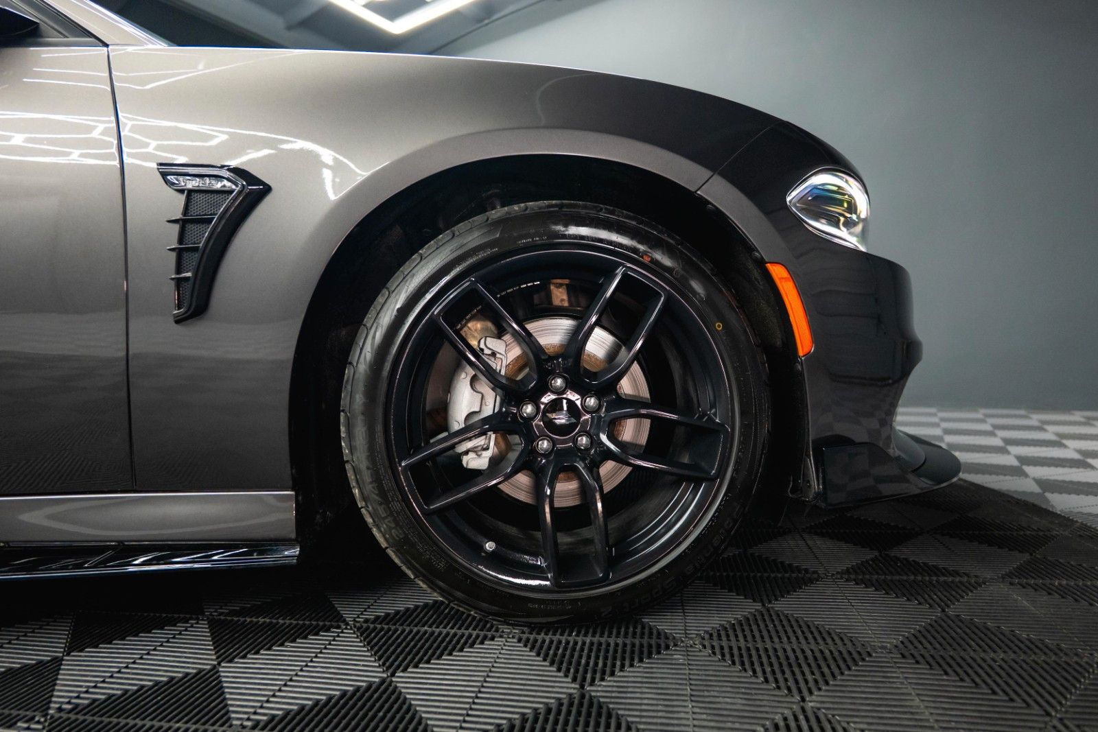 Fahrzeugabbildung Dodge Charger 5.7 V8 HEMI R/T KONG Night Performance