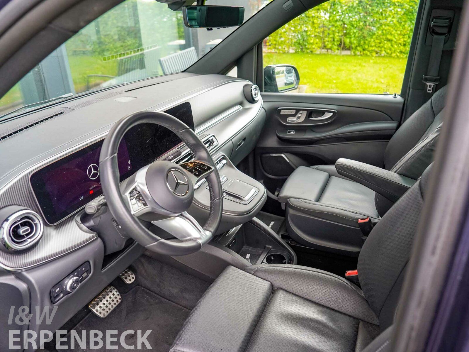 Fahrzeugabbildung Mercedes-Benz V 300 d AVANTGARDE L AMG AHK Distronic Airmatic