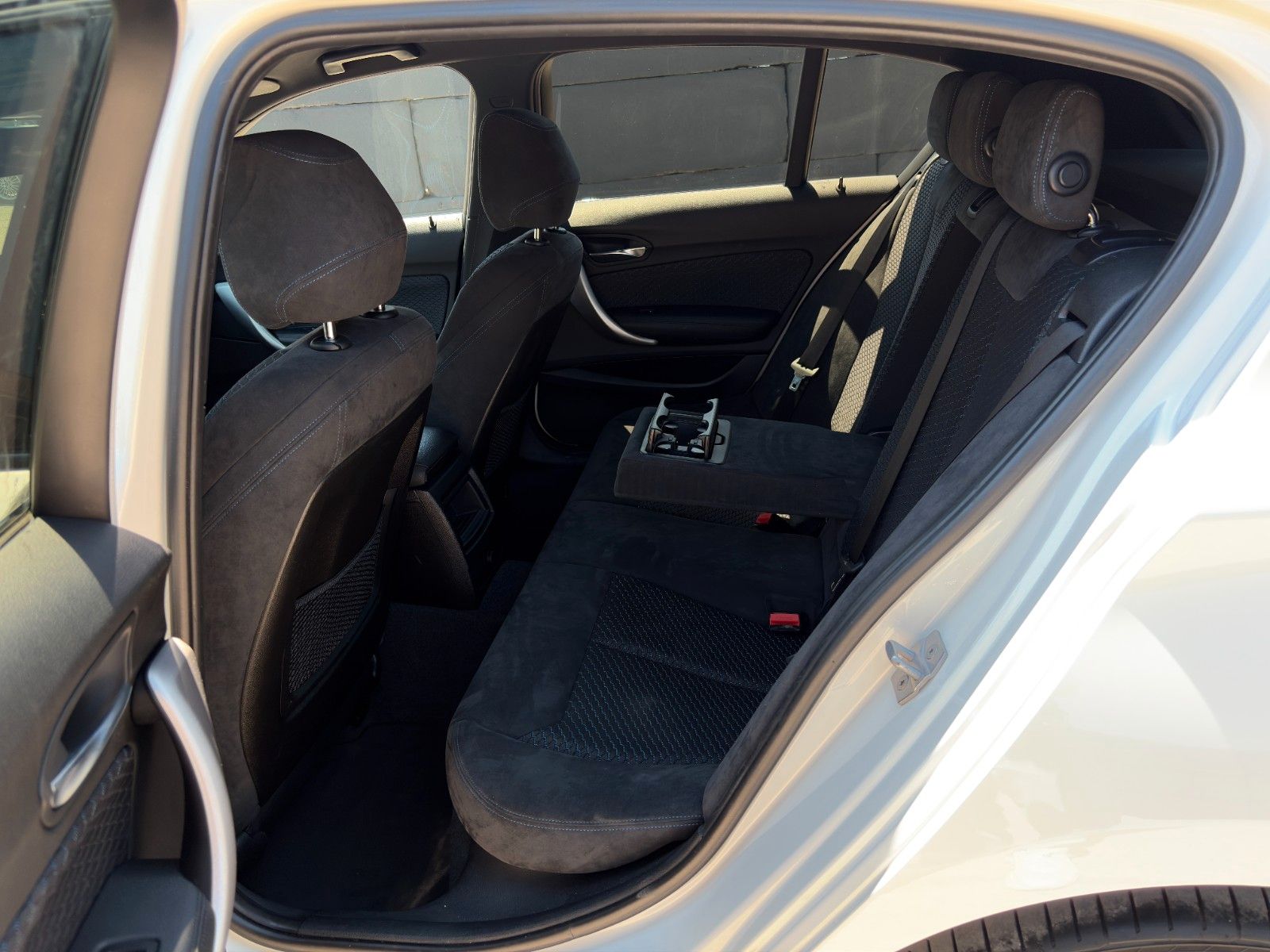 Fahrzeugabbildung BMW 118i M Sport Shadow Navi SHZ PDC LED BT HiFi