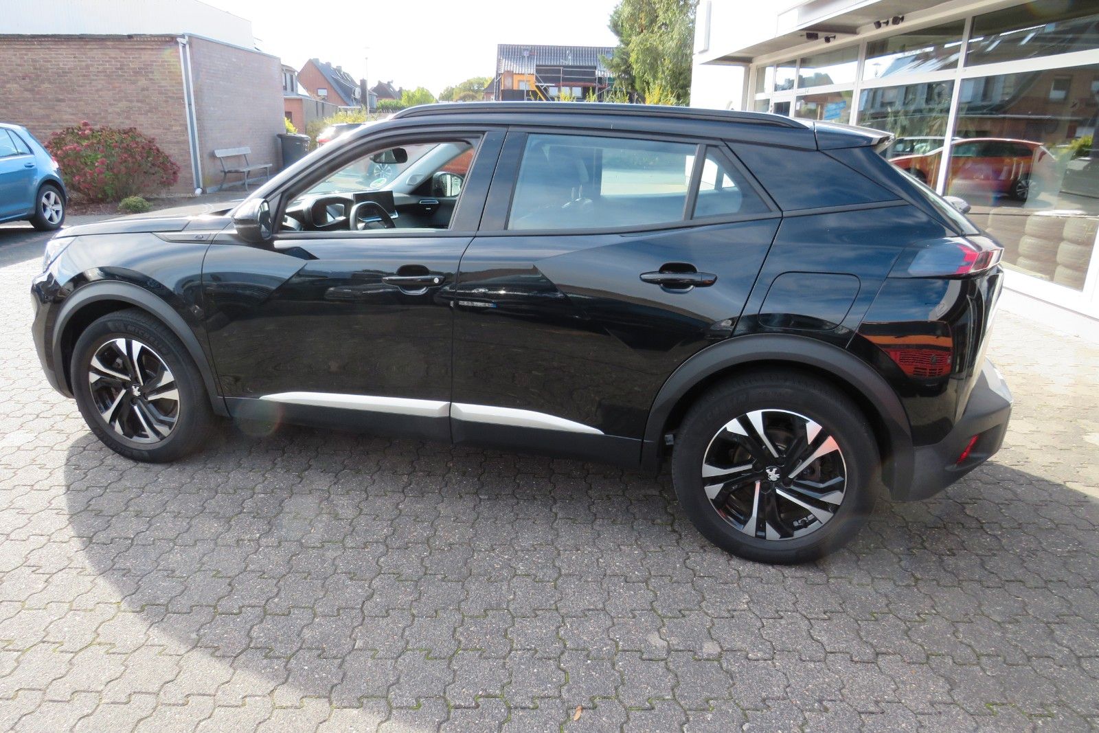 Fahrzeugabbildung Peugeot 2008 e- ALLURE NAVI APP LED SITZH. KAMERA PDC