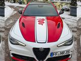 Alfa Romeo Quadrifoglio " Racing" Edition NR 35 von 35 - Alfa Romeo Giulia: Quadrifoglio
