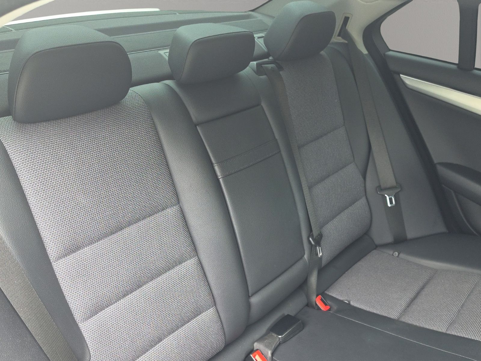 Fahrzeugabbildung Mercedes-Benz C 200 CGI BlueEfficiency AVANTGARDE/AUTOMATIK
