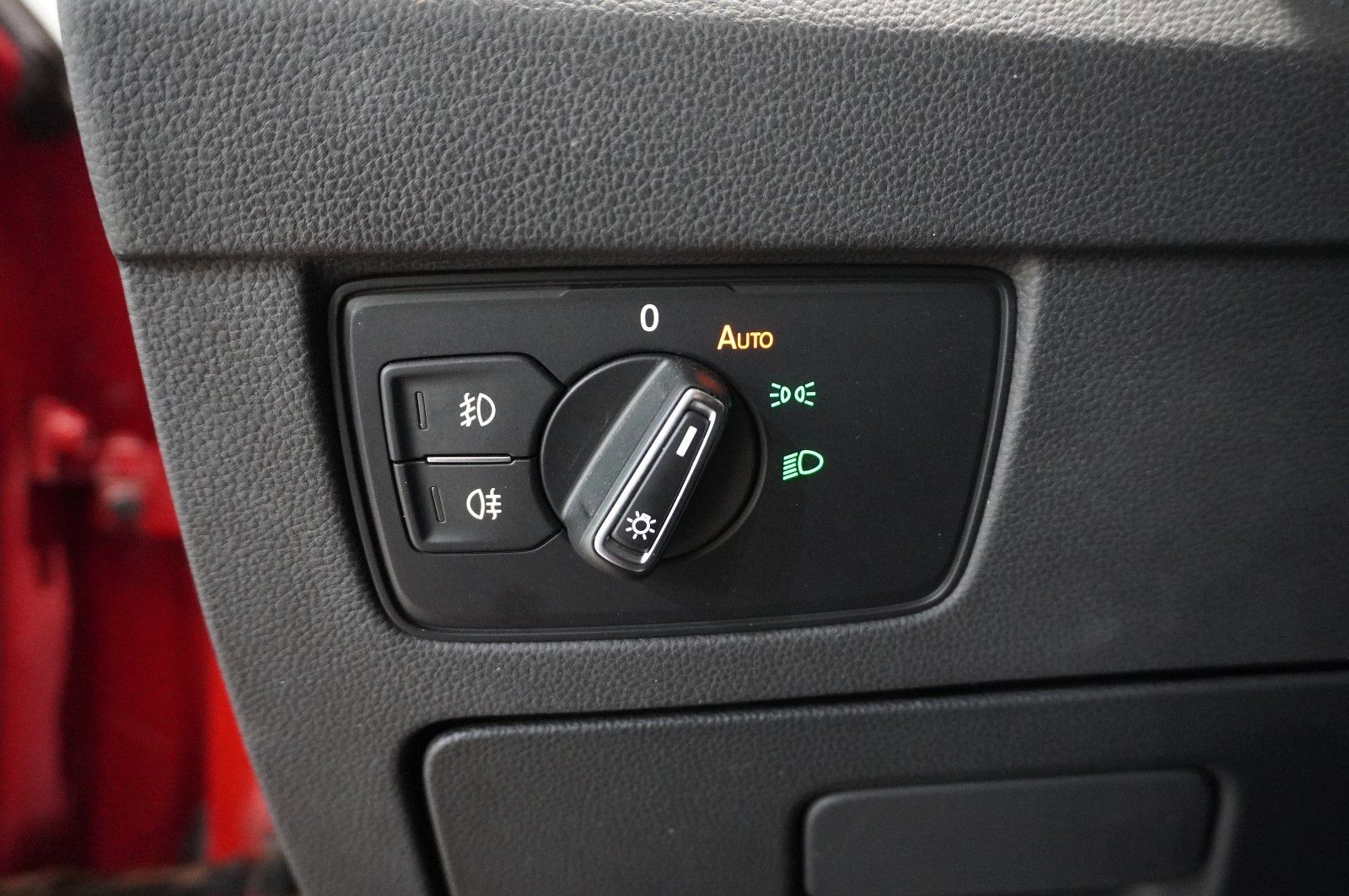 Fahrzeugabbildung Volkswagen Passat Vari. 2.0D COMFORTL. NAVI/LED/SPORT/AHK