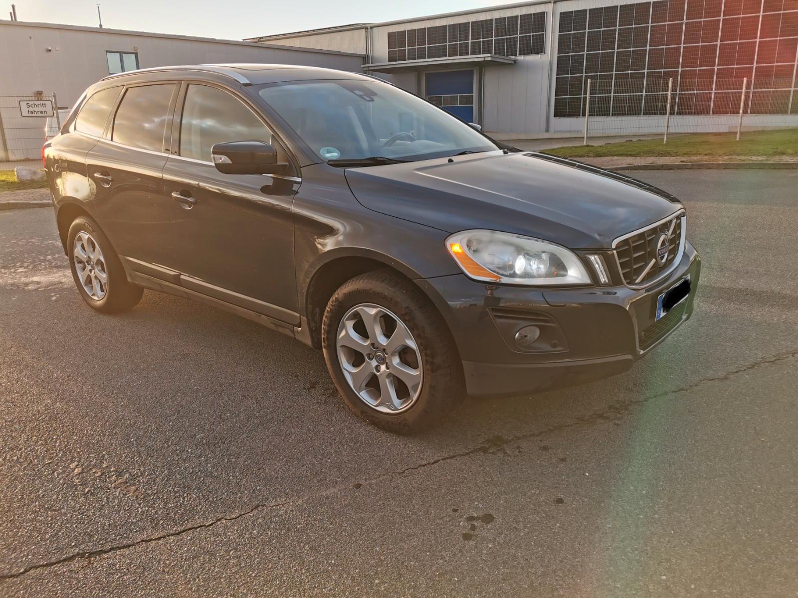 Volvo XC60, Xenon, Leder, GlasDach,4X4