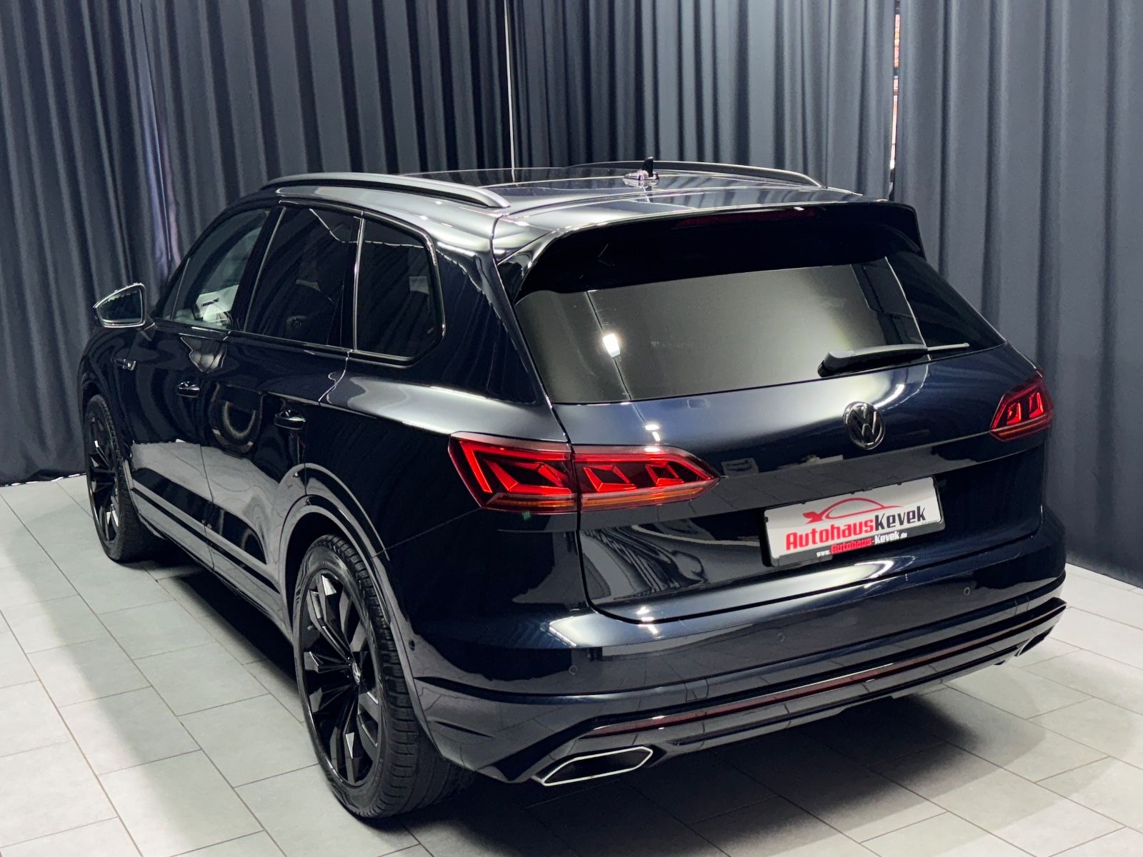 Fahrzeugabbildung Volkswagen Touareg 4.0 TDI V8 Atmosphere 4Motion|R-LINE|AHK