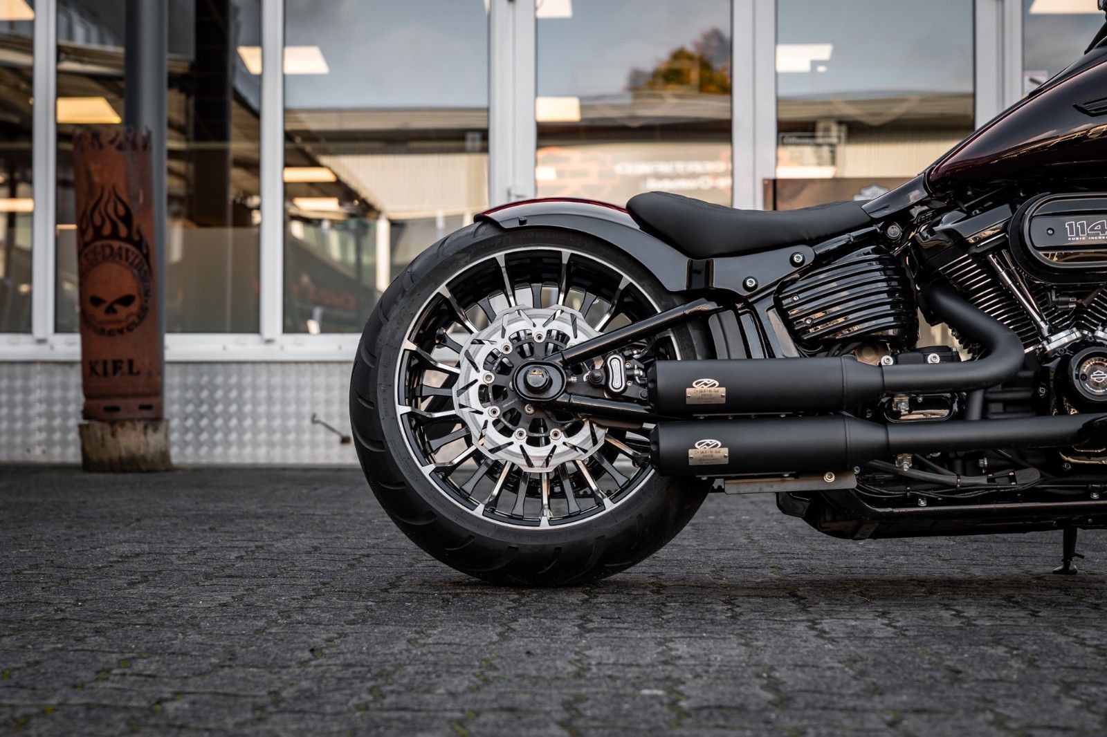 Fahrzeugabbildung Harley-Davidson FAT BOY FLFBS 114 MY24 - JEKILL&HYDE - CUSTOM