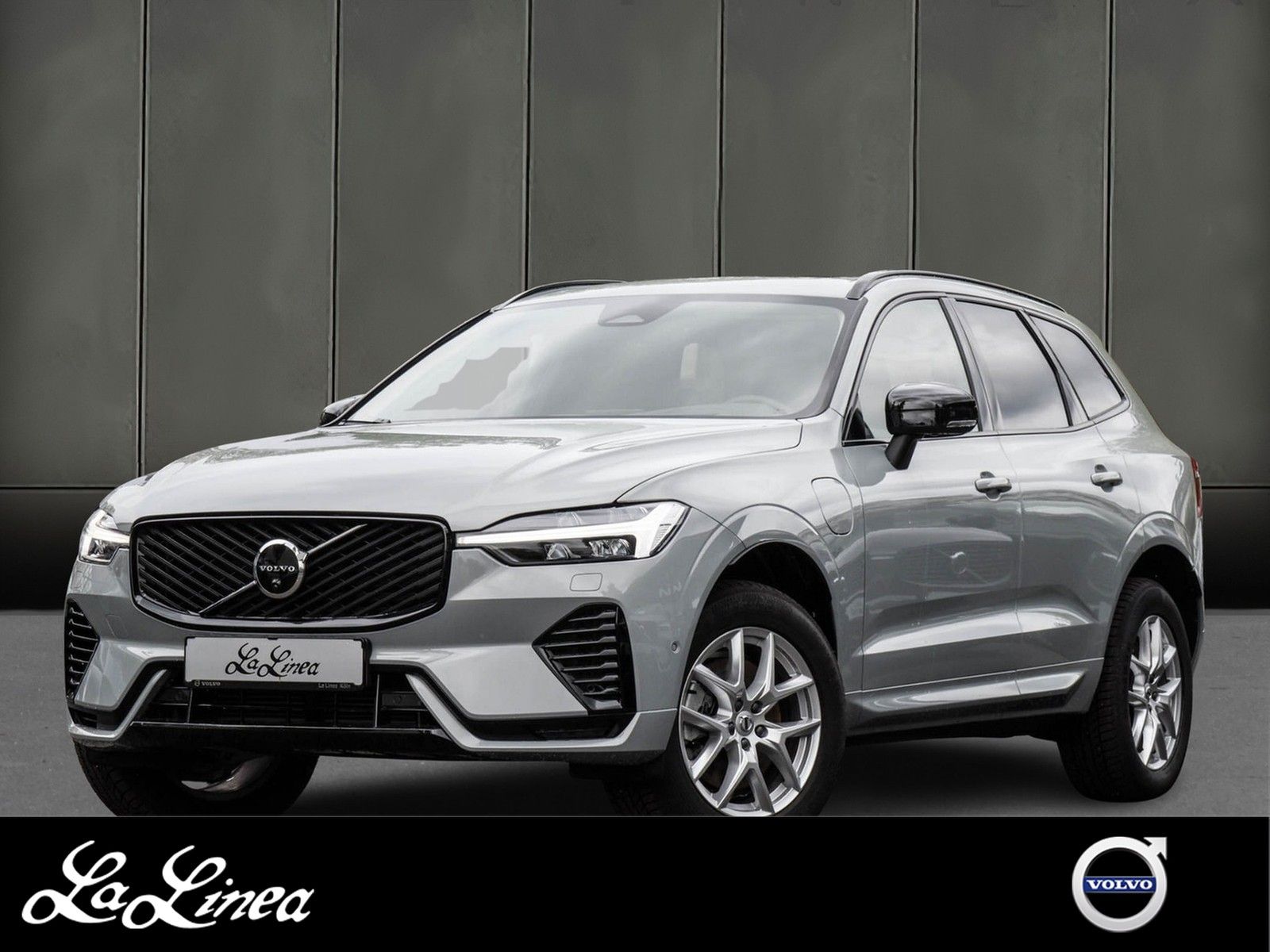 Volvo XC60 T8 AWD Plus Dark Reskin NP:88.670,-//FOUR-C