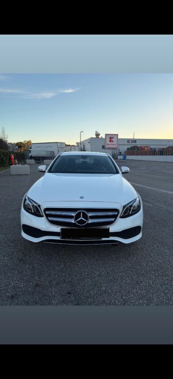 Image of Mercedes-Benz E 200