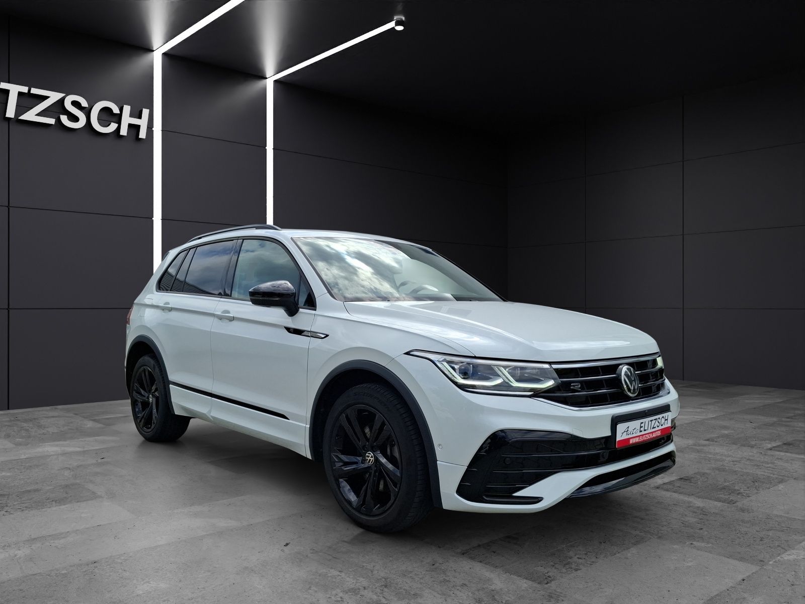 Fahrzeugabbildung Volkswagen Tiguan TSI R-Line DSG 4M Matrix AHK Navi AID ACC
