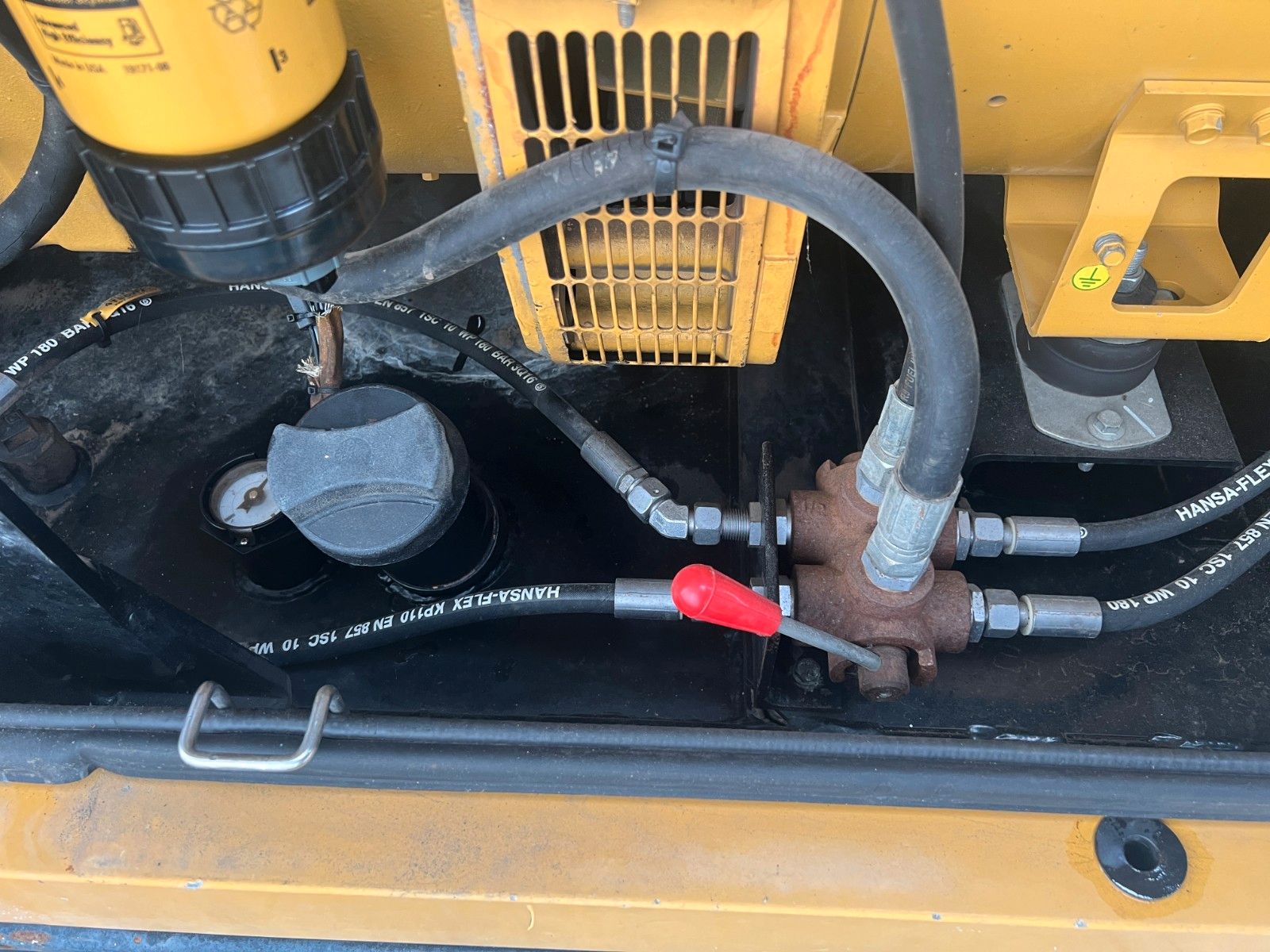 Fahrzeugabbildung CAT DE88E3 / Stromerzeuger / 80KVA / 2015 / 14.180h