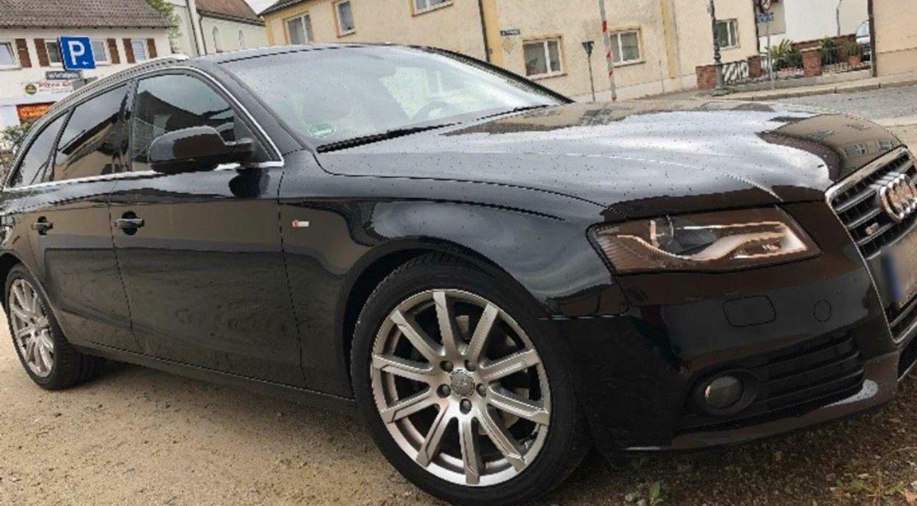 Audi A4 2011 — салон